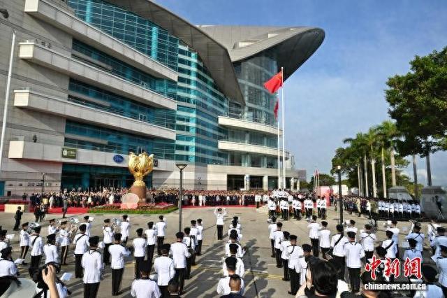 香港庆祝新中国成立76周年 特首李家超: 对接国家发展战略做好三方面工作