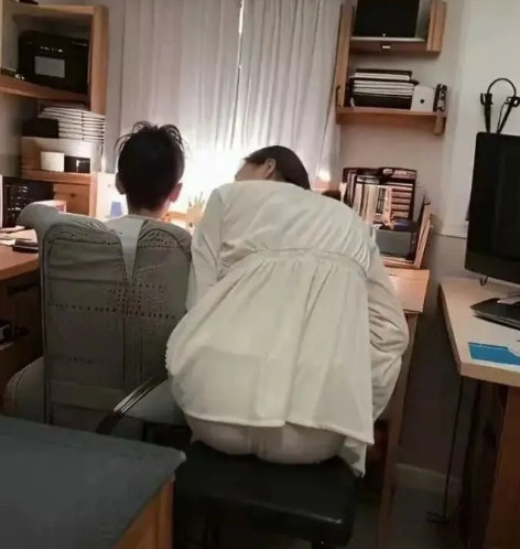 儿子，去给爸买包烟！儿子，去给爸买包烟