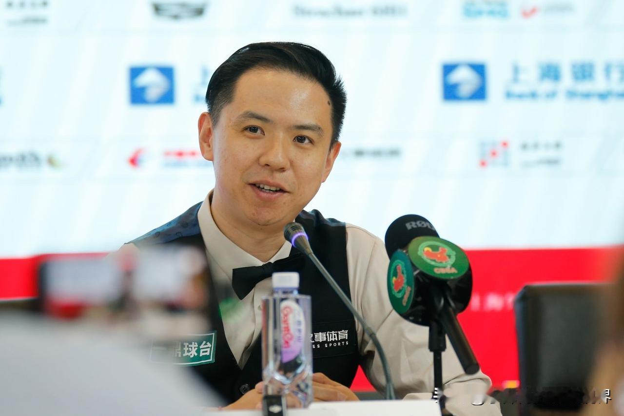 斯诺克巡回锦标赛来临之际，肖国栋接受采访谈到了回顾过去12个月的转变。他说：