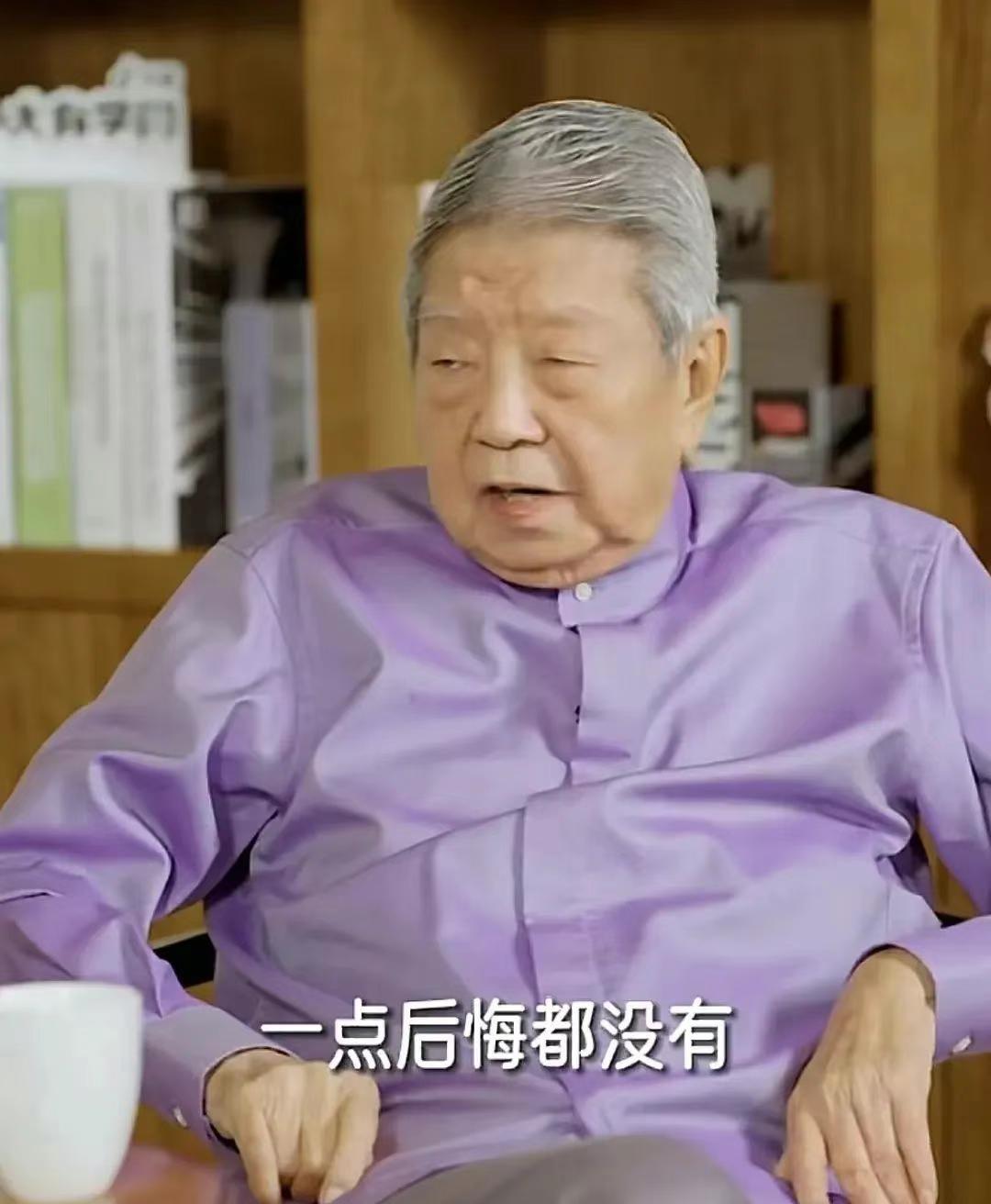 知道蔡澜还是因为蔡澜点心。蔡澜80多岁去世，无儿无女，他说自己一点也不后悔。