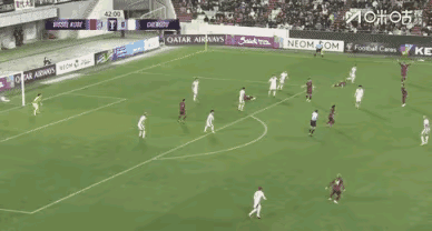 韦世豪硬气，虽然犯规在先但酒井高德起来后喋喋不休，想掰扯掰扯，豪哥自然不惯着！和