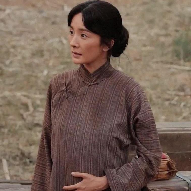 杨幂《生万物》吃亏就在于她太漂亮，演不出农村妇女的那种乡土气息，演技是真的比以