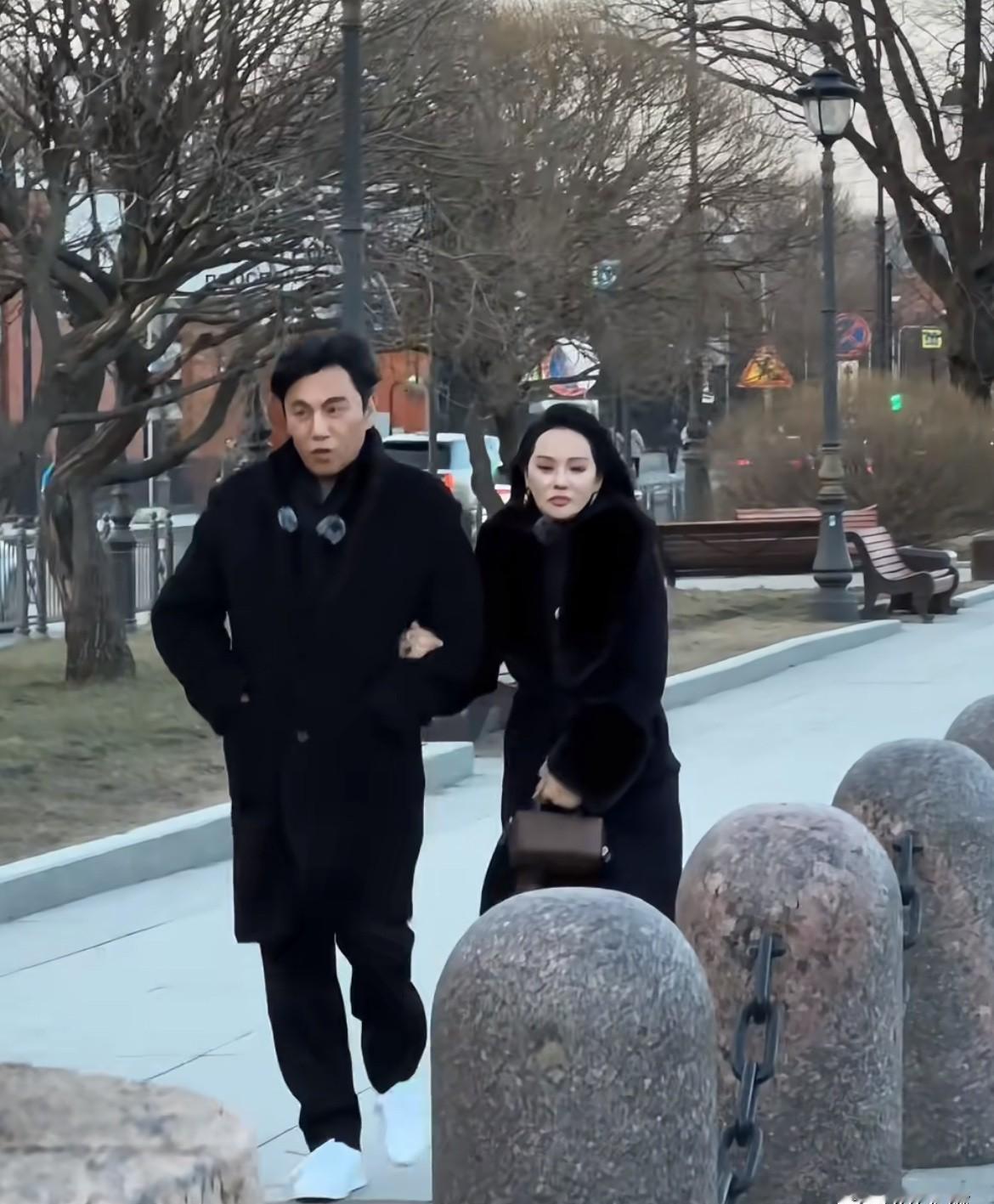 真正让伊能静“保鲜”的，从来不是脸。是她把人生过成了一个可售卖的叙事。网