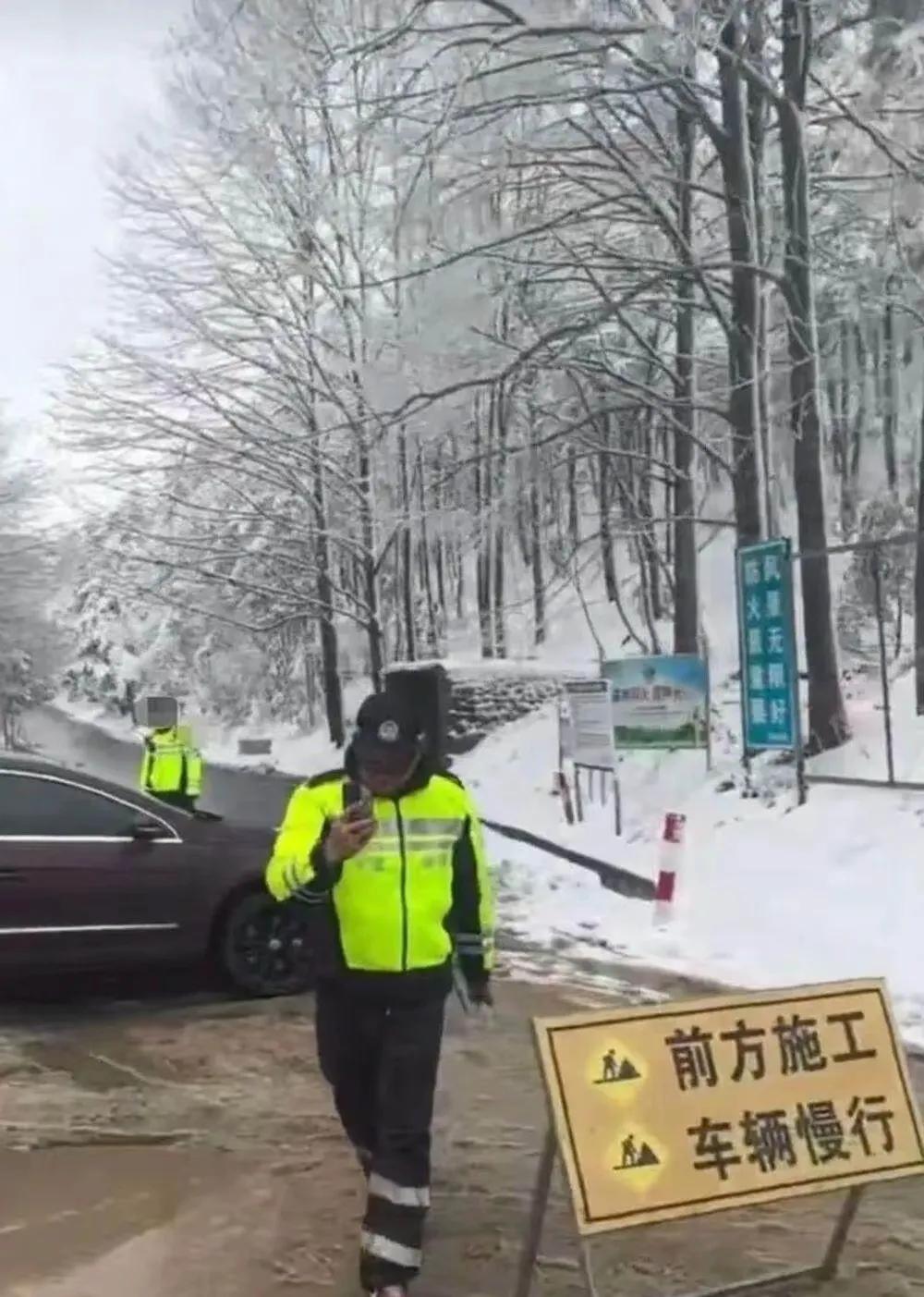 不是领导来了不能封路。而是车上的领导够不够级别。现在，官方已经辟谣了，不是领