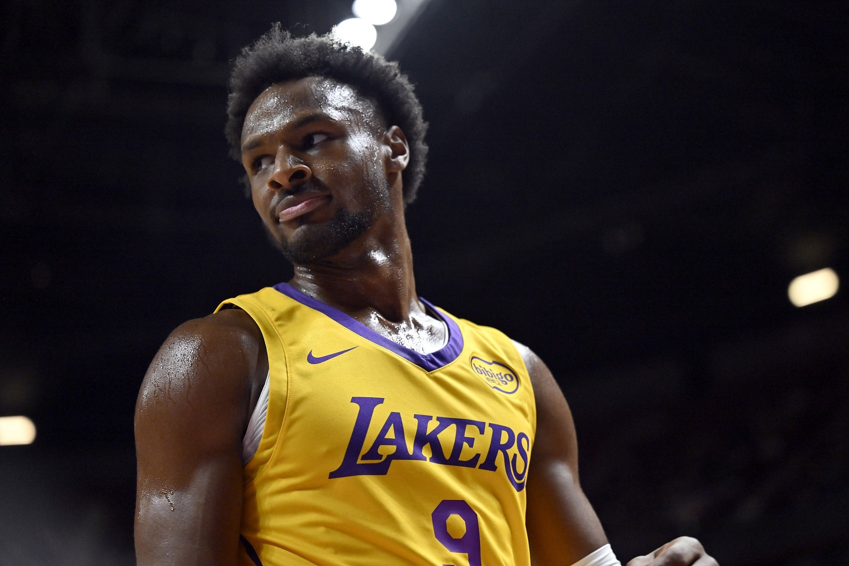 过去一年，布朗尼打发展联盟，夏季联赛，零星时间打常规赛，这多种磨练，本赛季常规赛