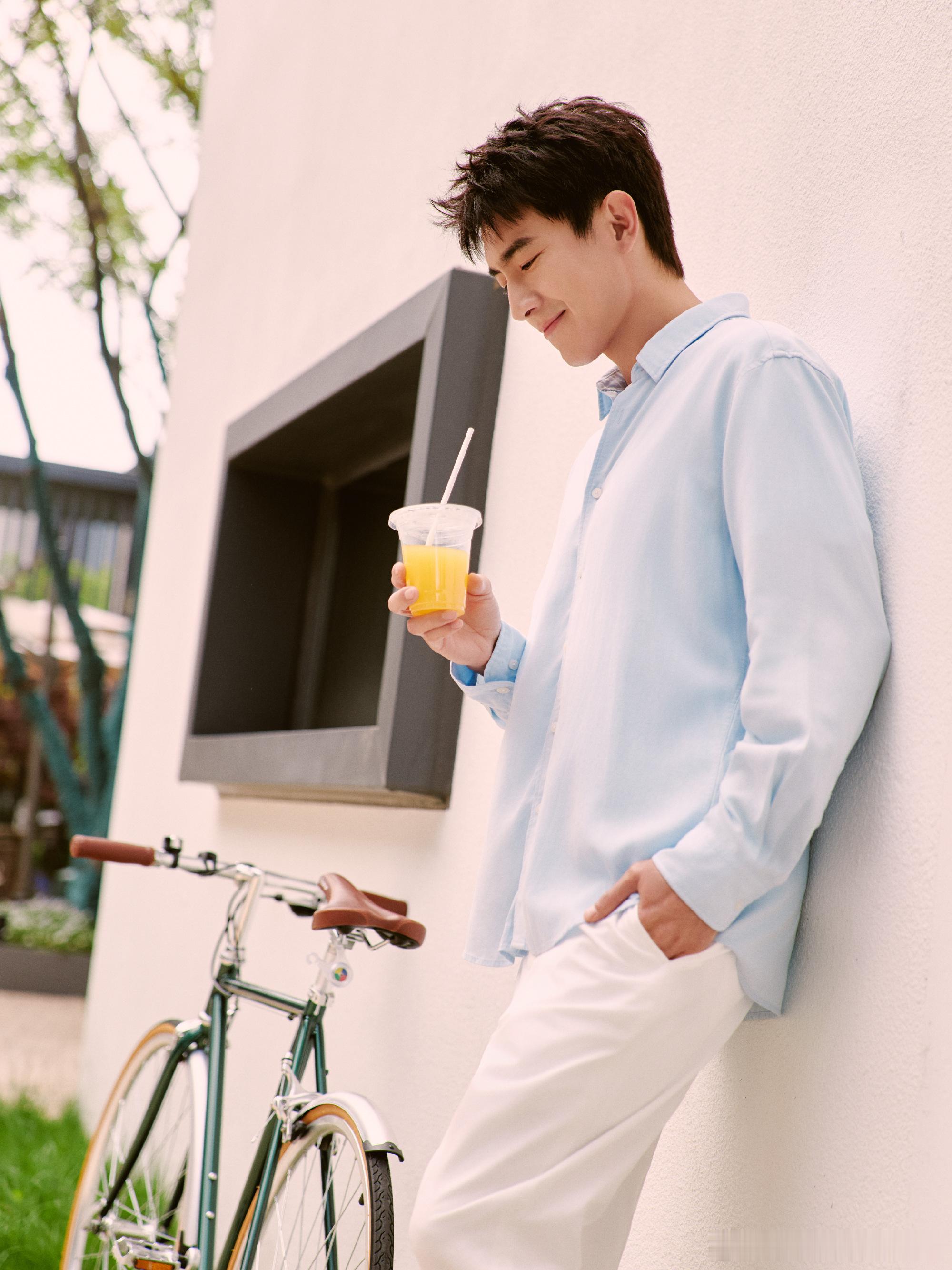 1.林更新很在意网友的评论，尤其是看到一些负面内容时，心里也不太舒服，但他不会依