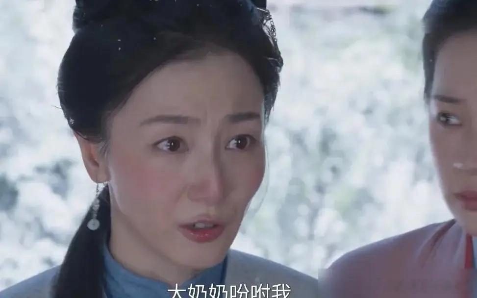 丫鬟玉蝉端着一碗豆饭进来，搁桌上就不动了。许兰香扫一眼，碗里豆是豆，秆是秆，没煮
