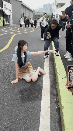 她怎么就能火🔥起来？😡