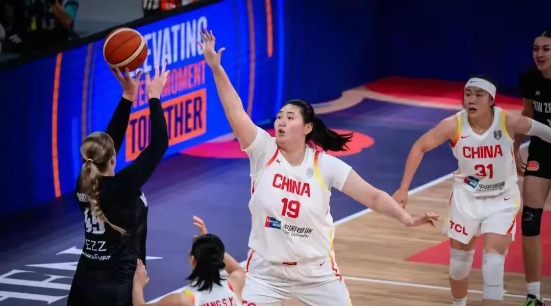 这次女篮亚洲杯太精彩了！7月15号比赛风向大变，澳大利亚和中国携手进半决赛，日韩
