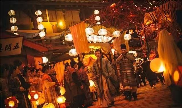 宋朝取消宵禁，就凭这一点，就是功德无量。你知道不？在宋朝之前，咱老祖宗的夜