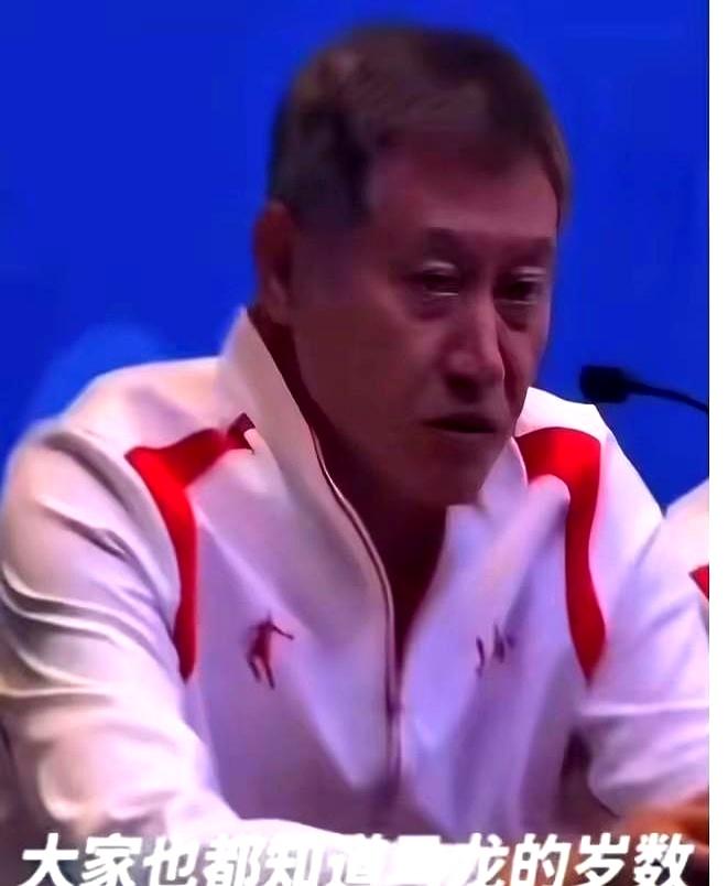 北京教练张雷就是牛，两句话同时得罪了马龙和王楚钦！张雷教练对着马龙就说这