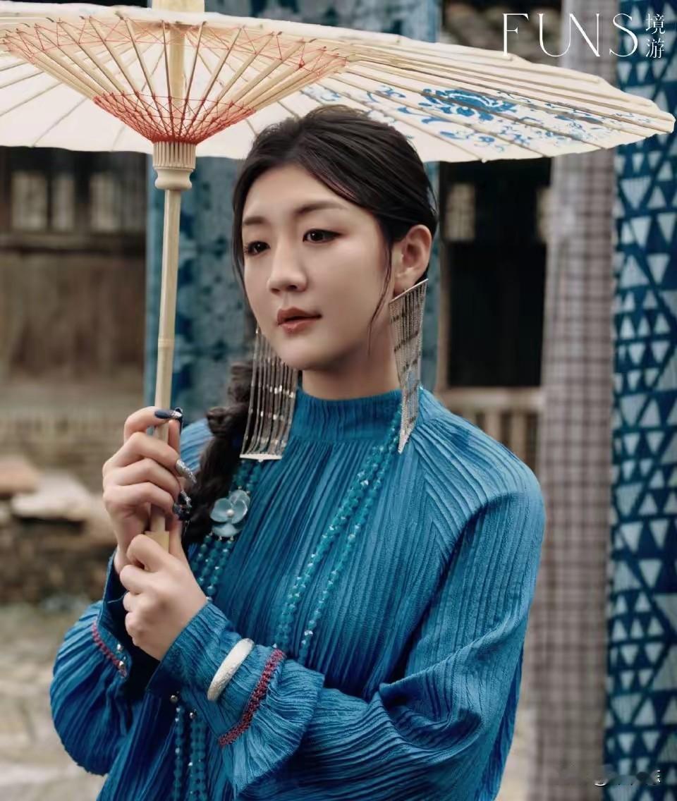 现在最尴尬的人，估计就是陈梦了，签约黄晓明公司，走娱乐圈赛道，还是和刘诗雯一