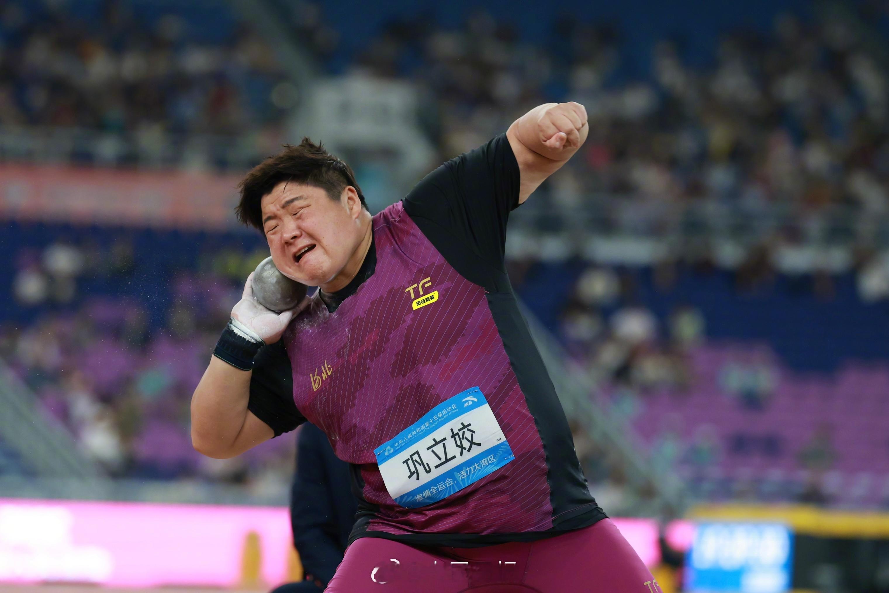 【：完美、遗憾、坚持】17日，记者发文谈巩立姣：昨天我采访了巩立姣退役战，我