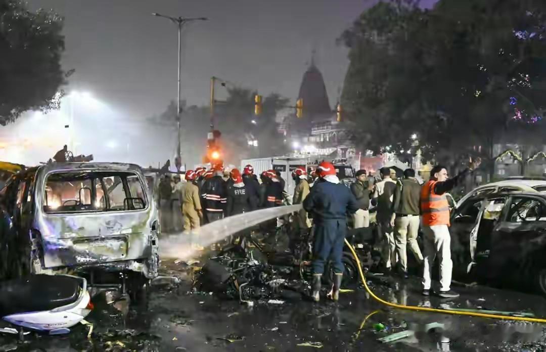 印度首都发生恐怖袭击，莫迪或随时按下开战按钮！当地时间11月10日傍晚，印