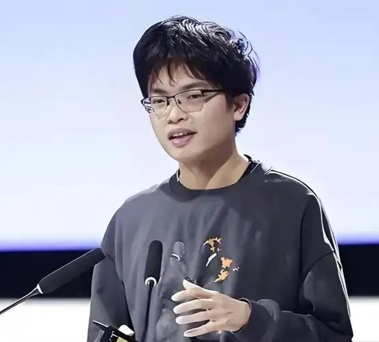 杨植麟梁文锋最近千万别去美国，美国要对Kimi和DeepSeek下手了。美国