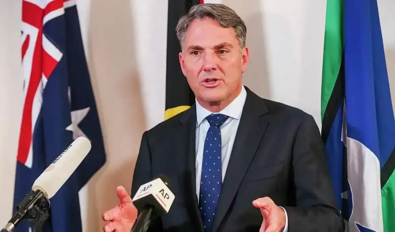 澳大利亚防长称中国准备再来一次075舰艇编队进行绕澳演习澳方己做好应对据《联