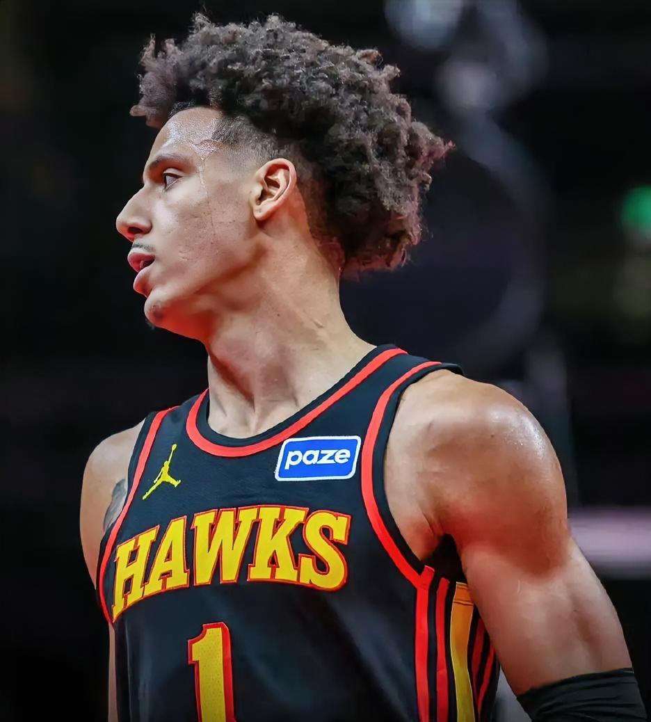 新鹰王登基！老鹰124-122险胜灰熊，这3位球员是赢球最大功臣！1. 约