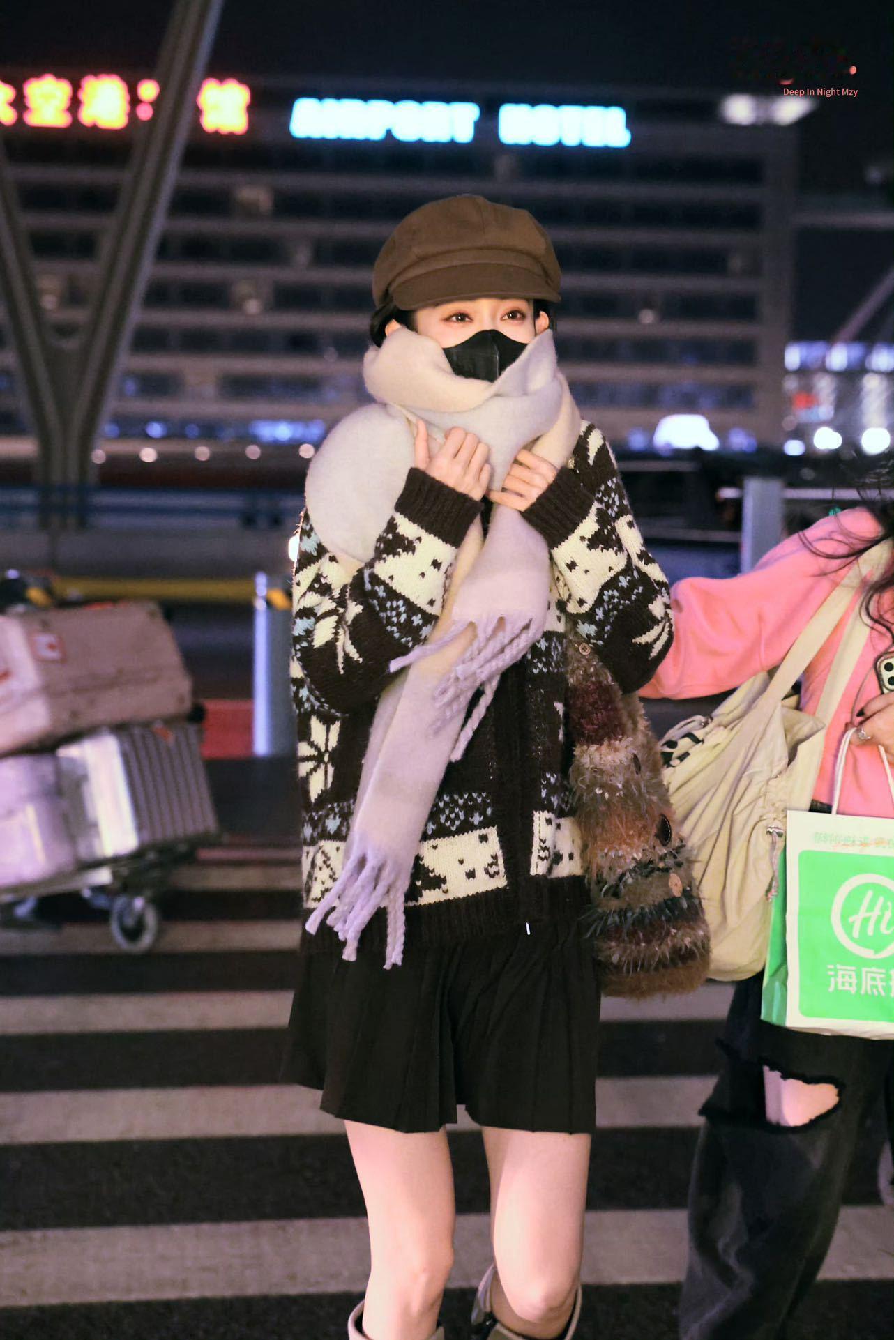 跨越山海的双向奔赴！孟子义雅加达落地即收获热情包围，与粉丝贴脸同框甜度拉满～明日