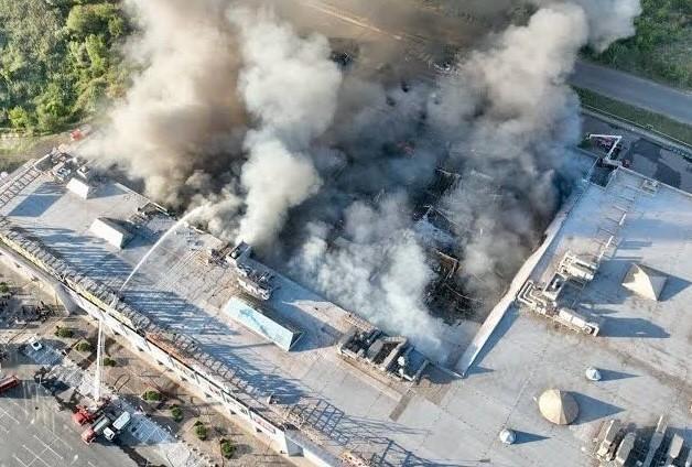 俄军轰炸泽连斯基老家，乌军讣告露出破绽，有大鱼被炸死在商场里？当地时间8