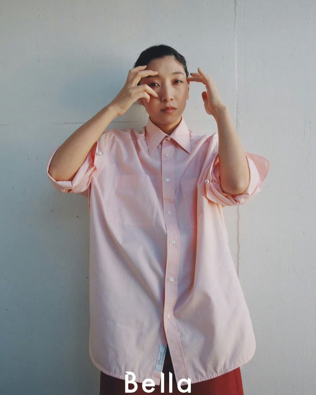 安藤樱Bella儂儂三月刊封面人物，穿着CHANEL26春夏成衣系列出镜，