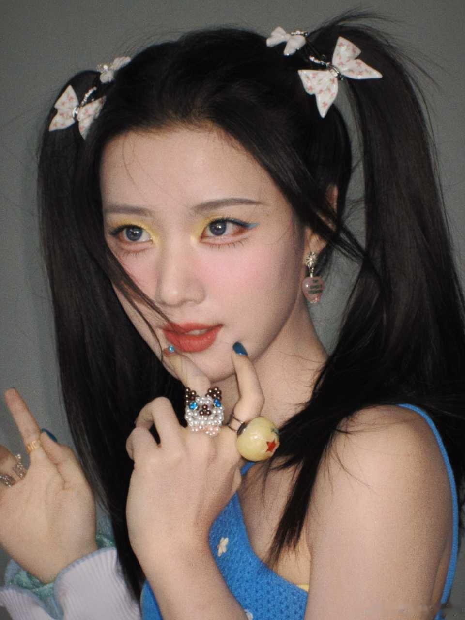 卢昱晓这种级别的颜值还不能让化妆师随便挥霍本来就不是美女级别的一画更….​​​
