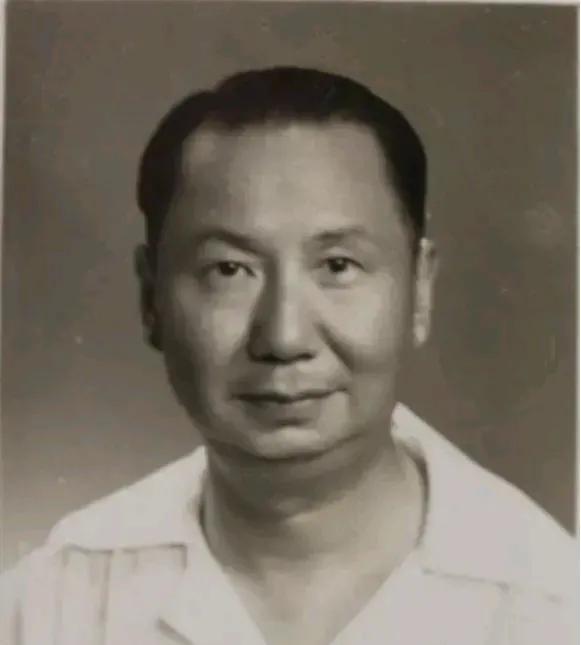 1996年，左宗棠第四代孙左景鉴想回上海，写信给市委，请求分一套低楼层的房，可是