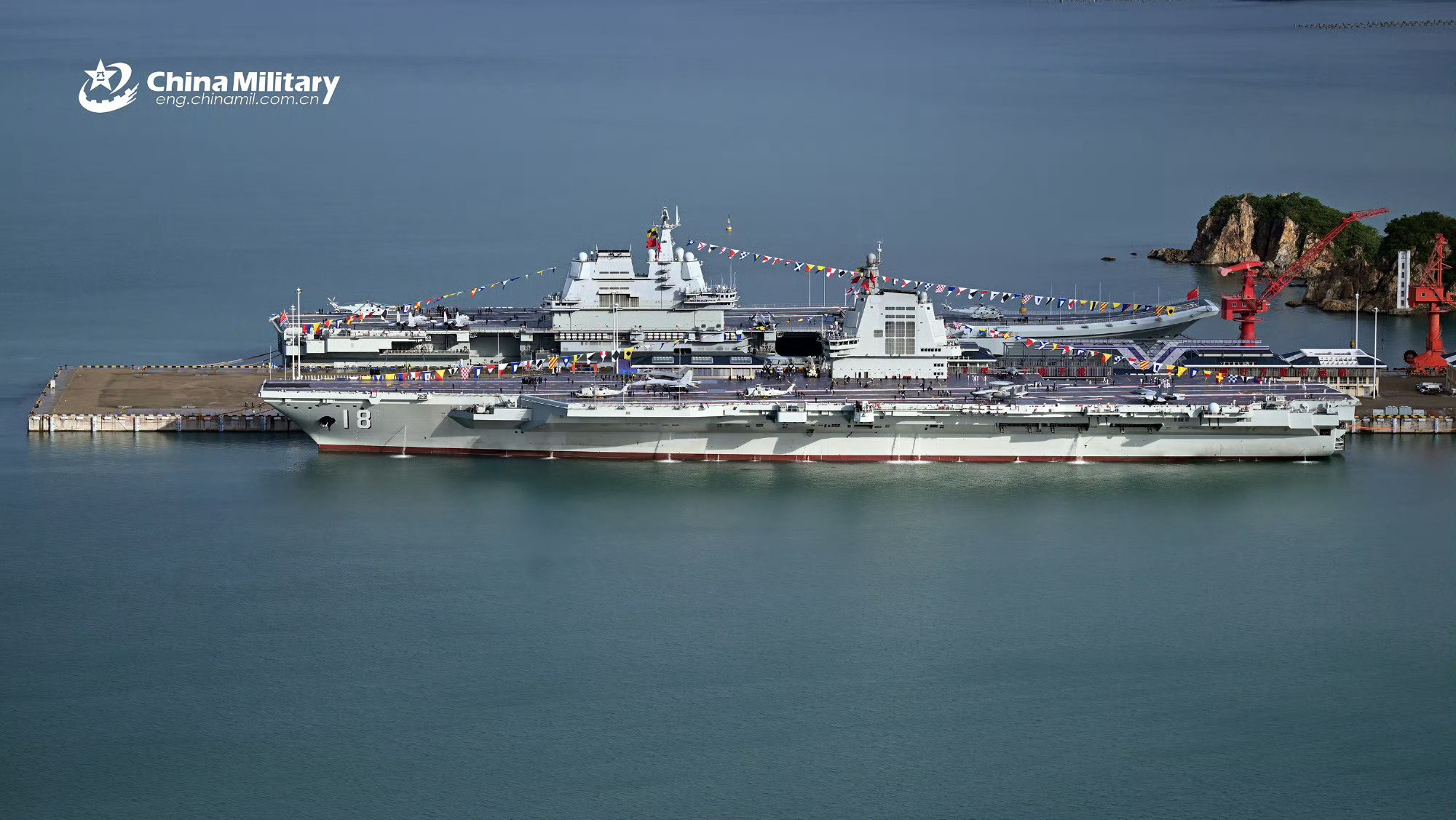 18涂的位置比山东舰靠前，逼死强迫症[捂脸哭]​​​