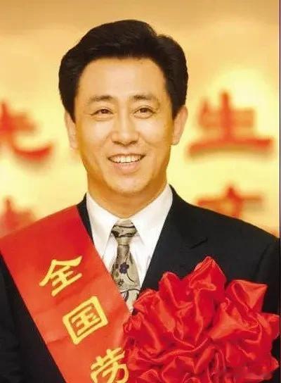 恒大许家印审判到现在也没见到判决结果。为恒大贷款的银行行长们，为恒大提供土地