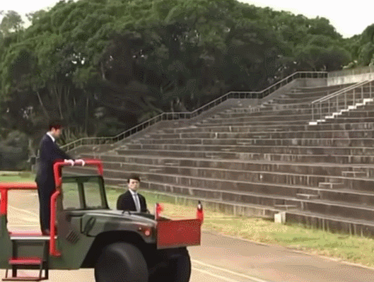 身为大陆人，心里竟泛起一阵荒凉。远远望着，以为那是拖拉机……走近一看，呵……