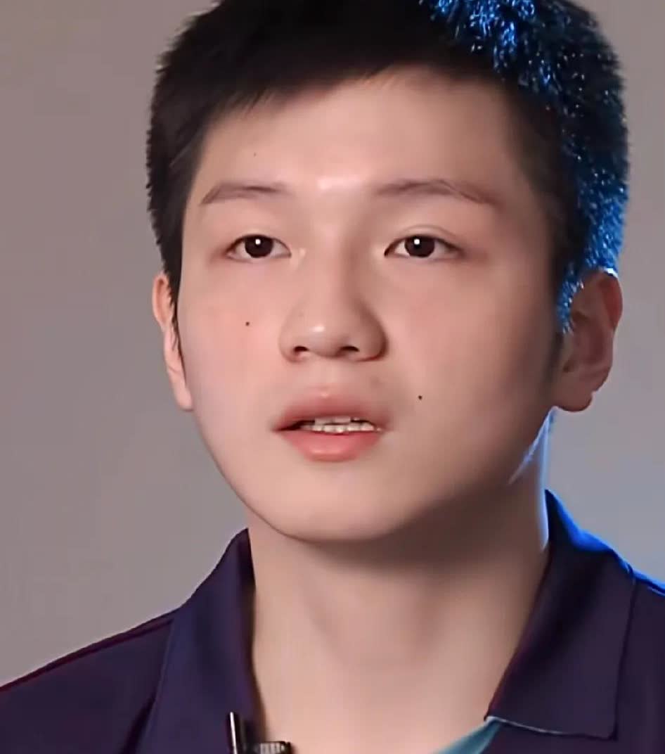樊振东的格局真不是一般人能达到的！樊振东被问及是否在挑战马龙时，他的原话