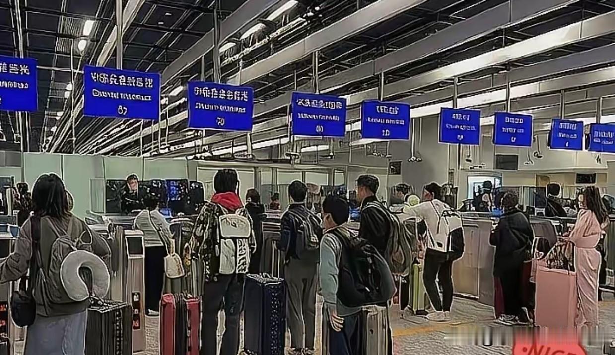 据入境处公开通报的案件信，近日香港入境再次破获一起奇葩案件。几个意大利女人捏