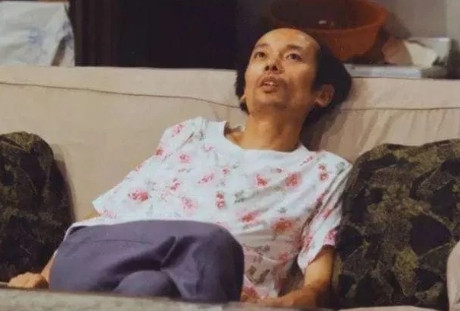 当年，英达曾三顾茅庐请葛优客串《我爱我家》，但却都被他拒绝了：不去不去，我正在拍