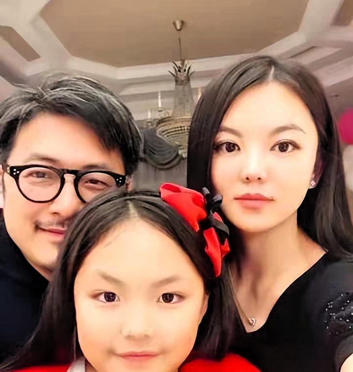 王岳伦估计肠子都悔青了！离婚四年后，李湘在英国活成了妥妥的人生赢家，住豪宅开豪车