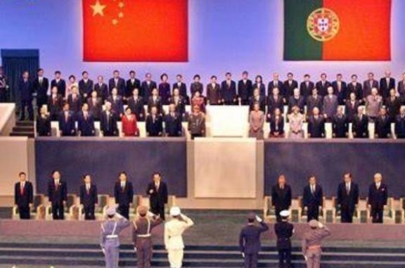 澳门之所以不闹腾，不闹独立，不闹分裂，不闹反共，甚至不闹亲台亲美，最重要的原因是