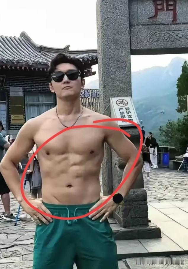 实话实说，如果不是长得这么帅，怎么会那么多人找他陪爬！演员史元庭，1米86的大