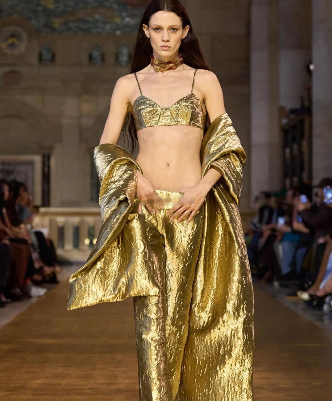 CultGaila终于在纽约时装周完成首秀，这场发布充满个人色彩。设计师Jasm