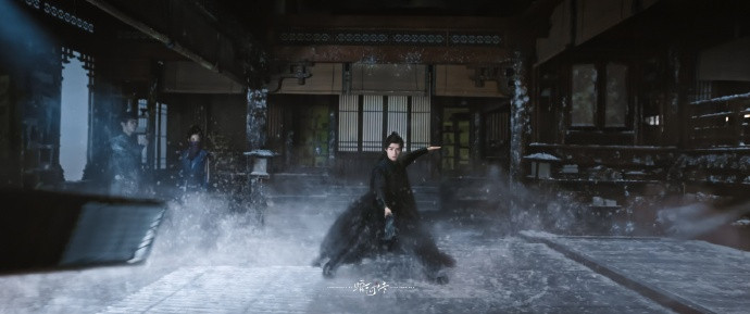 为何是天选苏暮雨？答案在95%的亲身上阵里！龚俊用实打实的翻滚、倒挂，赋予了苏暮