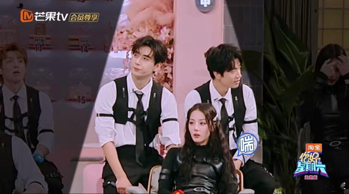 迪丽热巴人还在魂已经飘走了好六跳舞环节强度拉满，热巴跳完直接累到“灵魂出走”，