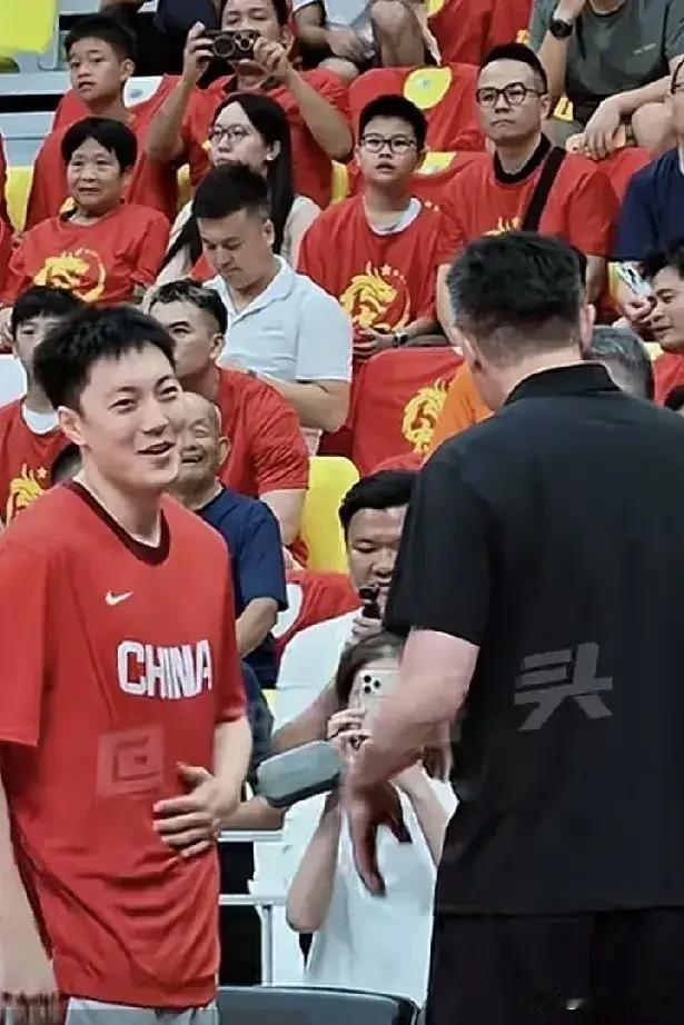 焦泊乔很耀眼，杜锋很尴尬？虽然焦泊乔在广东不怎么样，在杜锋的战术体系中，场均
