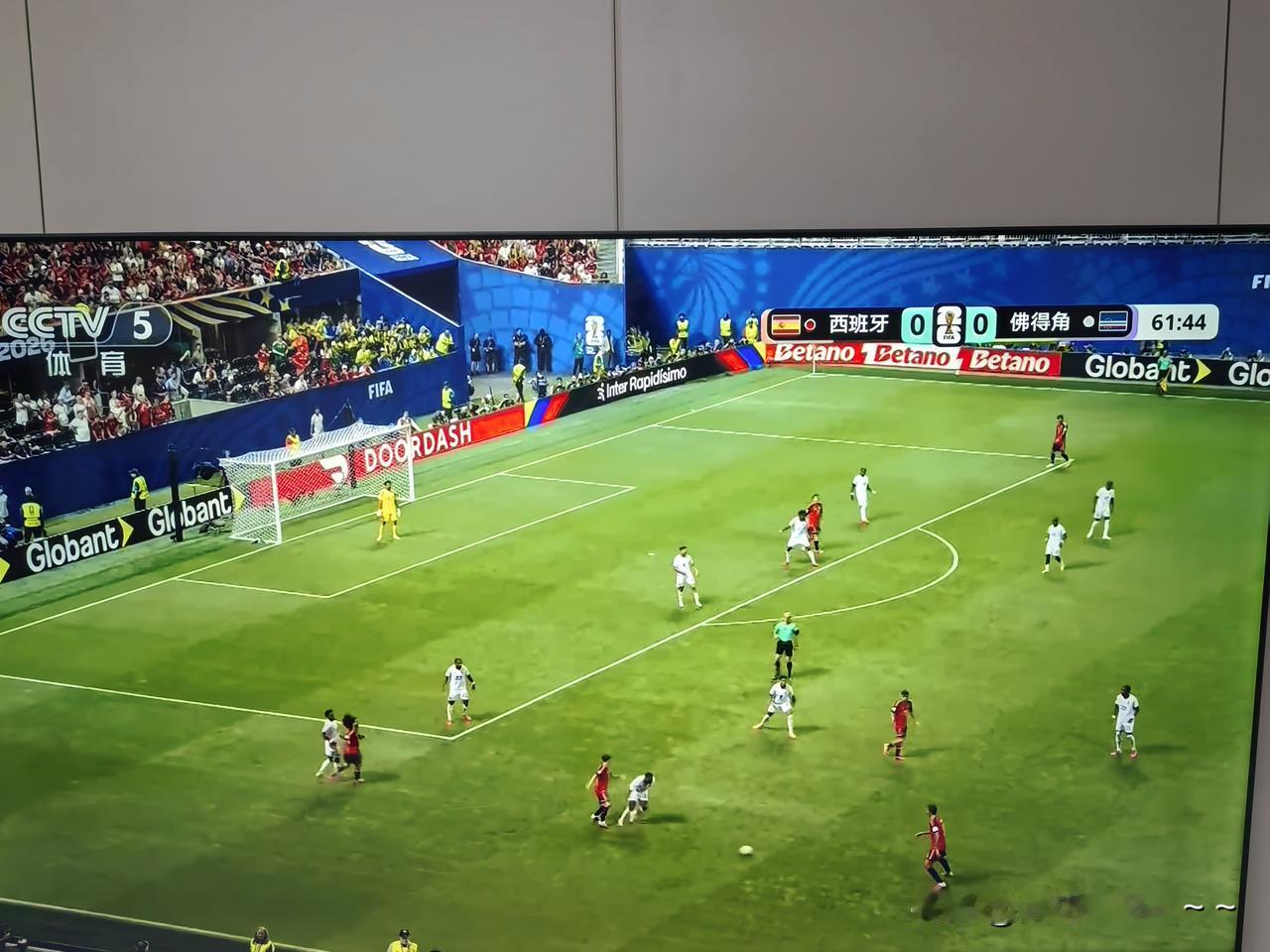 0:0！0:0啊！[哭哭]赶紧洗洗睡吧？都60多分钟了，西班牙还一个球也没进，