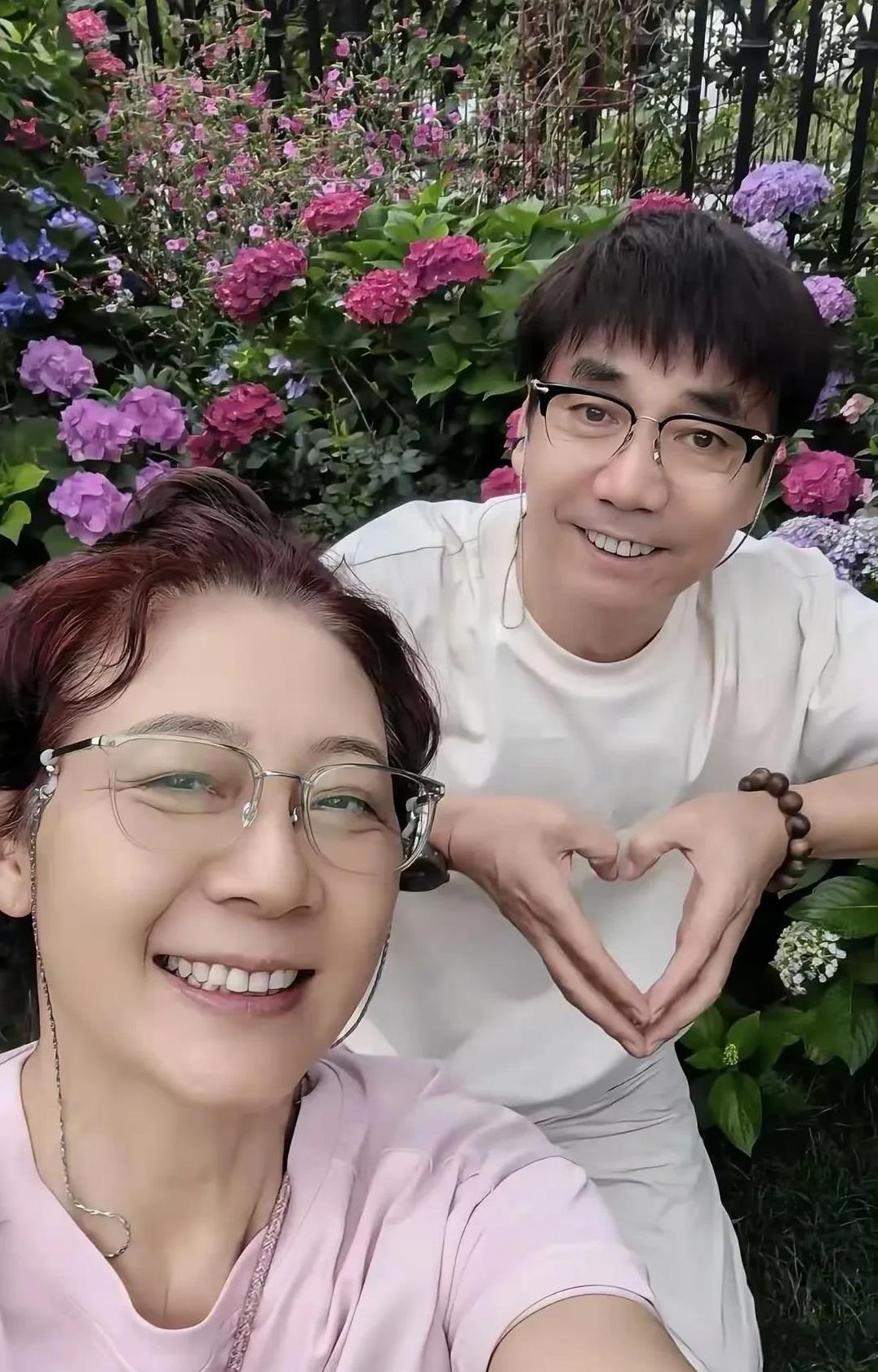 61岁的范明太会了吧！居然和大6岁的富婆老婆撒狗粮！之前网上曝出他家在南京的别墅