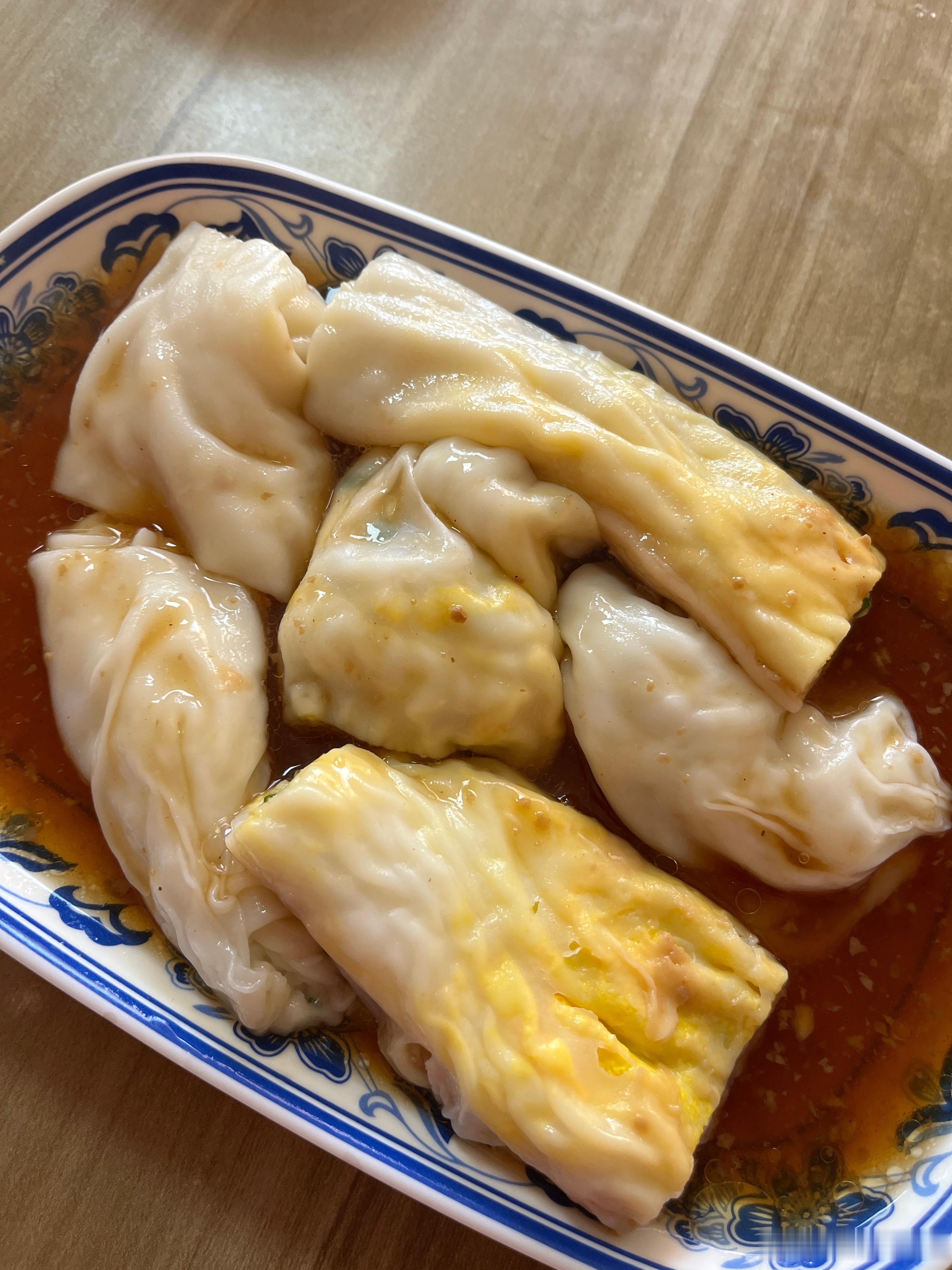 和老人做事，就会意见不同，有争吵散完步来吃早餐，好久没吃肠粉，突然发现现在的肠粉