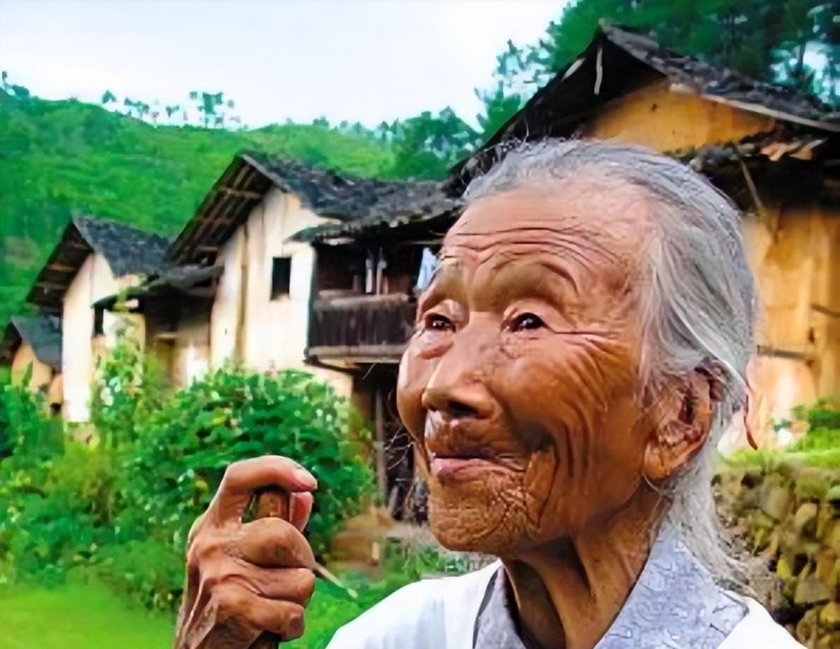 🌞1928年除夕，18岁的池煜华和15岁的小丈夫结了婚，新婚刚3天，丈夫李