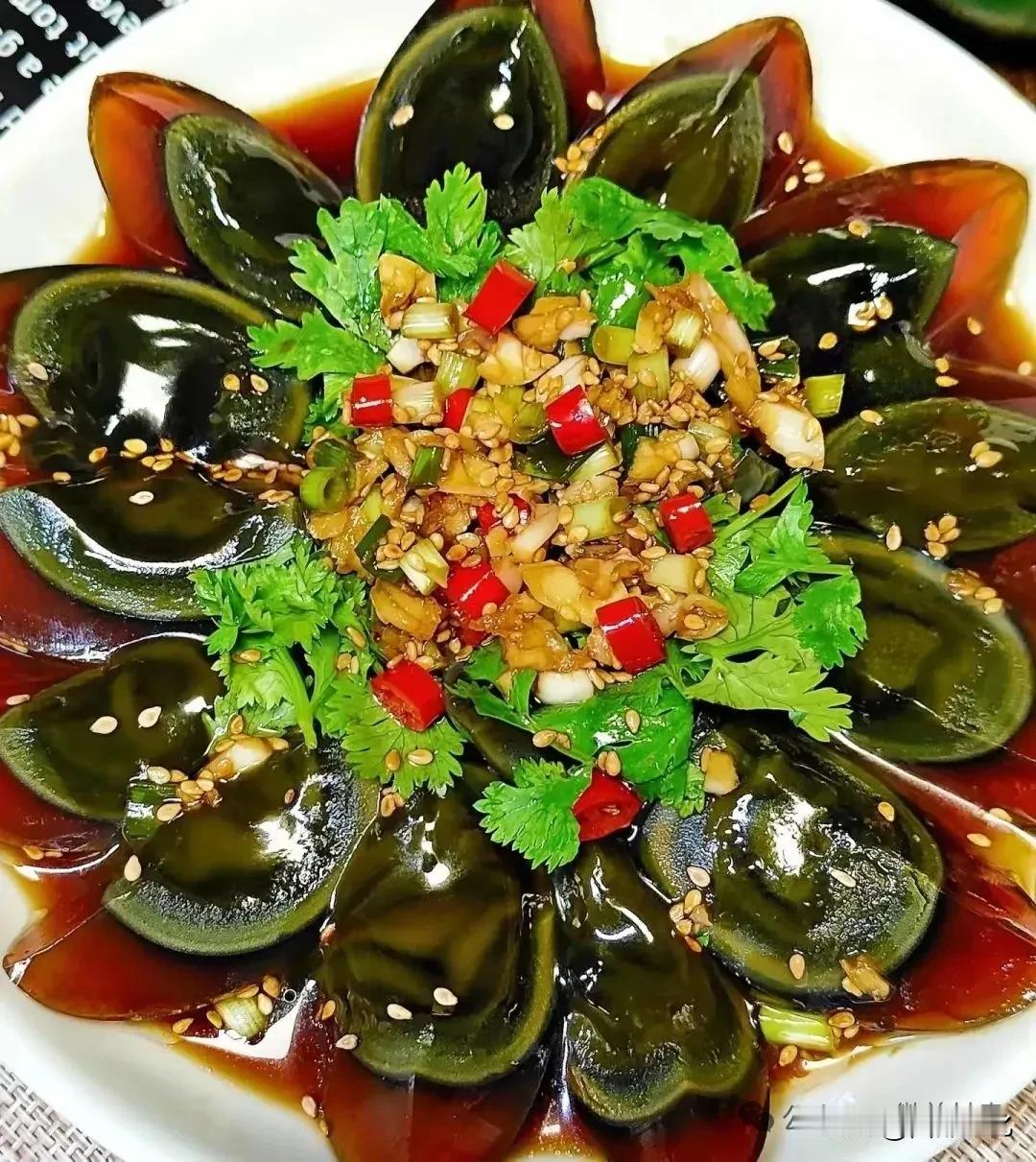 十种含铅食物危害及防范含铅食物对健康的危害极大，尤其对儿童神经发育可造成不可