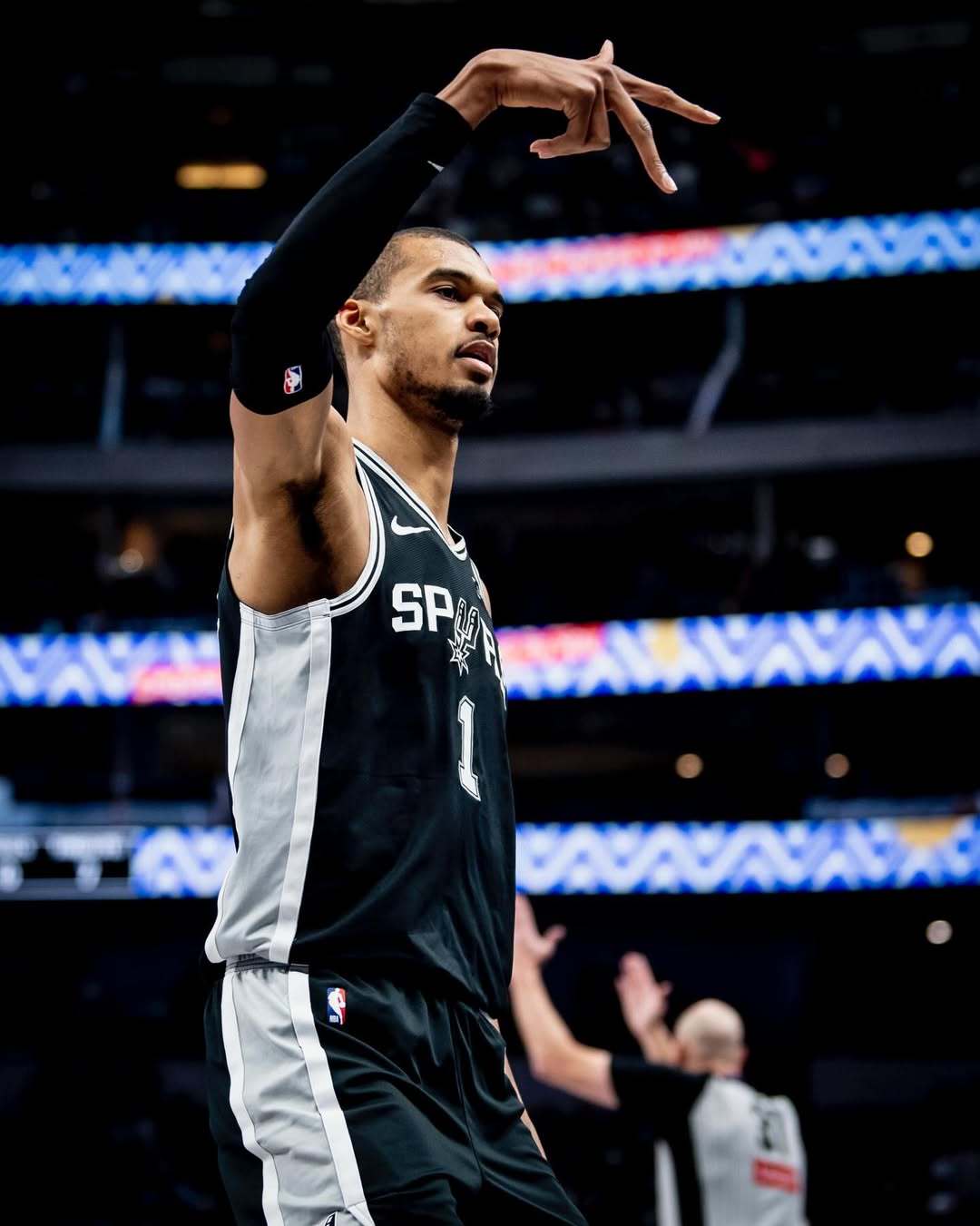 NBA公布了最新一期MVP榜单，文班怎么打着打着还降了1、SGA2、东契奇3、约