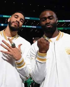 凯尔特人本赛季跟上赛季，孰强孰弱？我觉得本赛季更强，布朗明显进化了，克塔+加