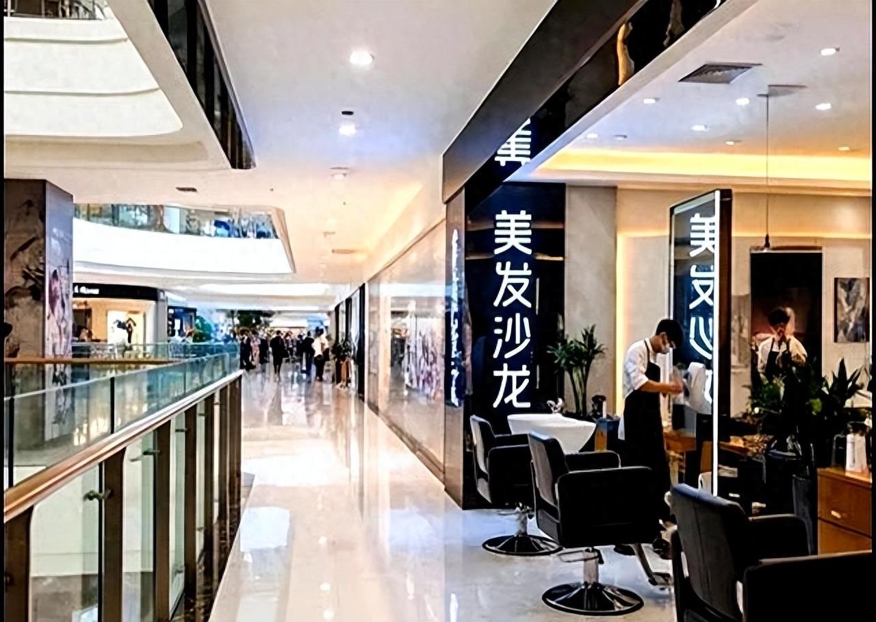 30万家理发店集体猝死：屠杀行业的不是剪刀，是伸向钱包的手！  现在去理