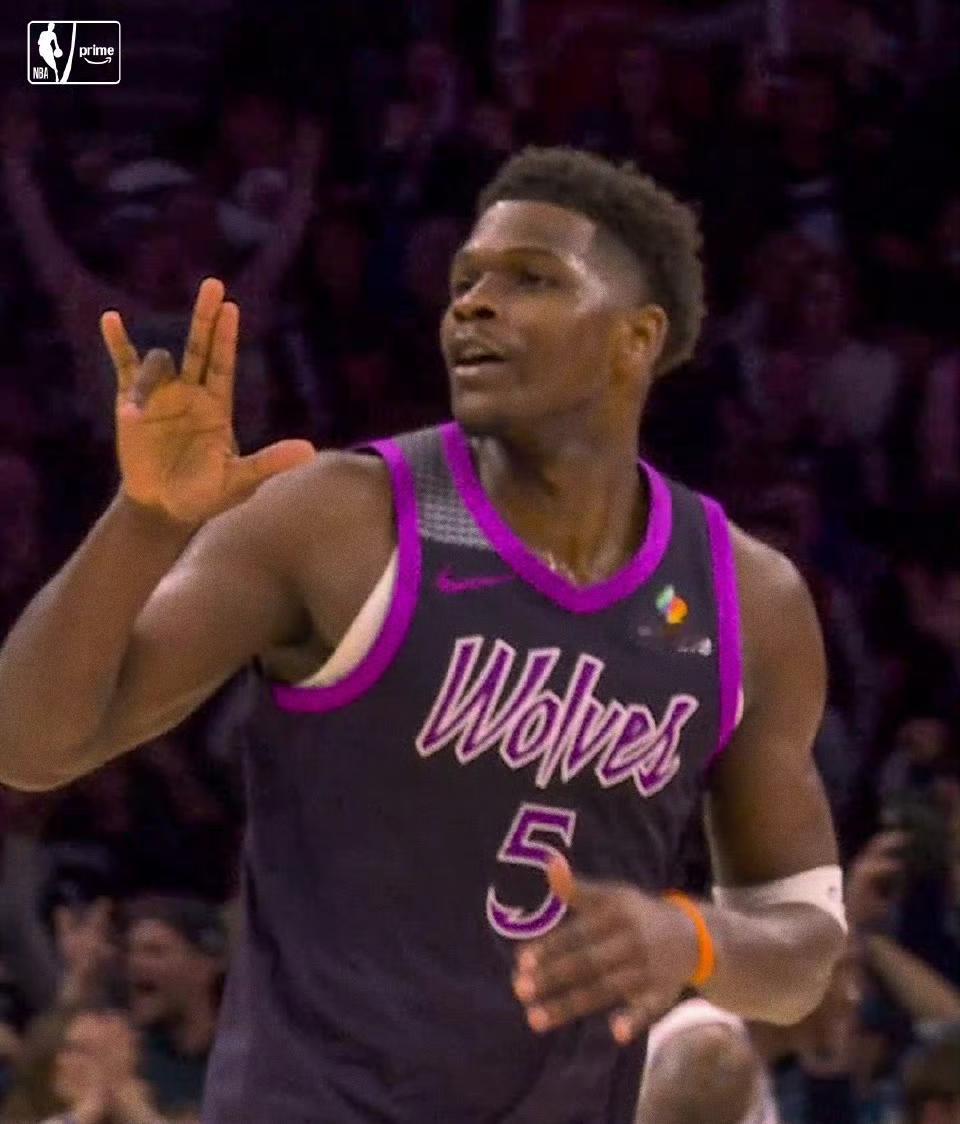 有一说一，今日亚历山大和爱德华兹根本不在一个级别！！亚历山大:本场比赛上场3