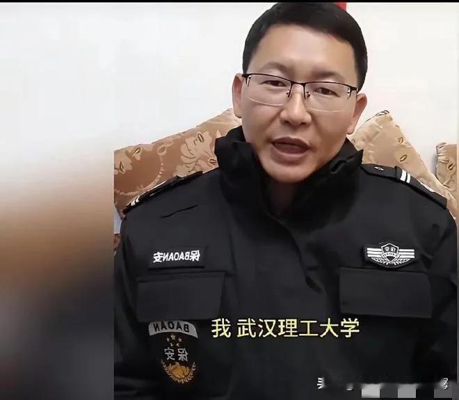 武汉。这个男人火了。他叫熊辉，41岁，武汉理工大学毕业，还担任过班干部，如今在