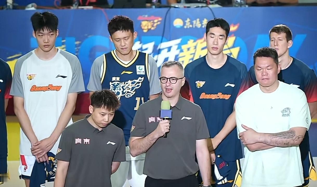 广东宏远的球迷嘉年华搞得很热闹，不过依然有几个小遗憾：名誉顾问朱芳雨来了，并